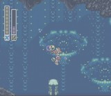 Aufgeladner Bubble Splash unter Wasser